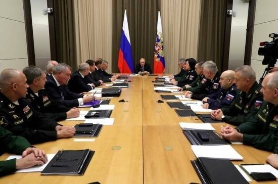Путин поручил пристально следить за укреплением орбитальной группировки спутников