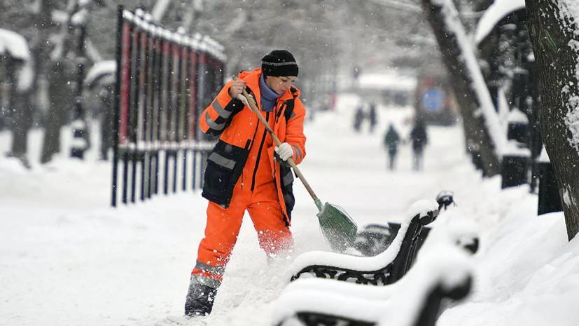 В Петербурге рассказали о ходе работ по уборке снега