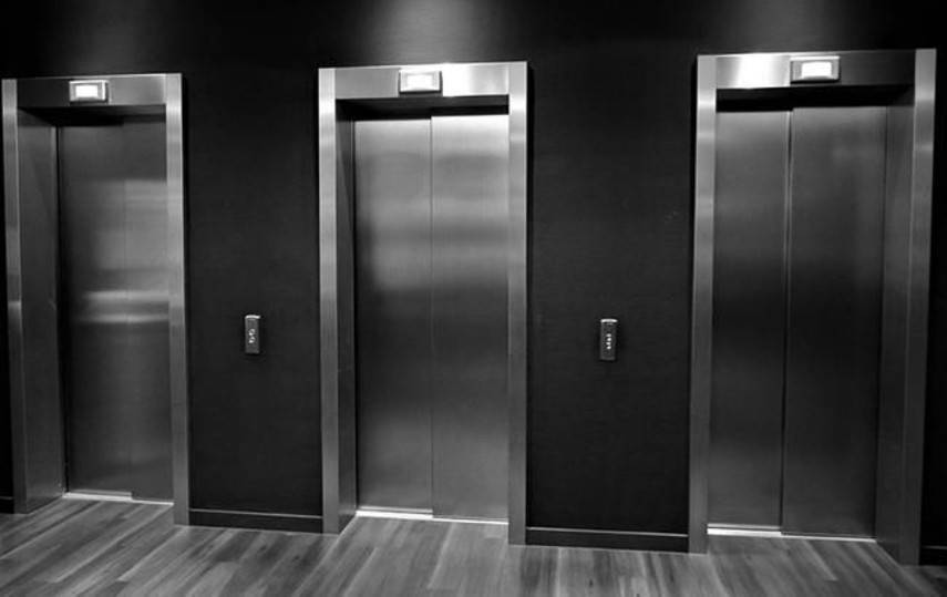 В Украине обязали проектировать лифты в домах от 4-х этажей
