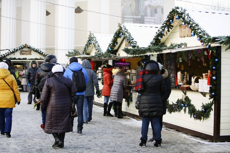 Россияне рассказали, сколько готовы потратить на новогодние праздники