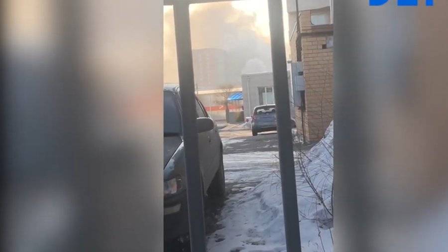Пожар охватил магазин автозапчастей в Приморье