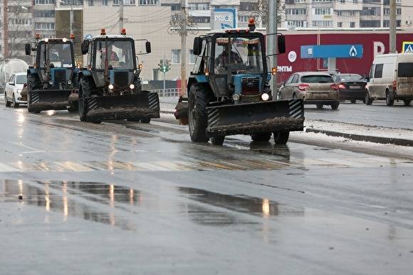 В Челябинске всю ночь чистили дороги от снега