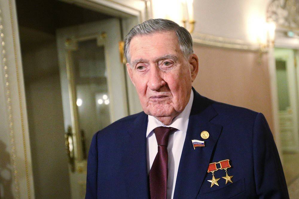 Прошел войну и работает по сей день: как живет 95-летний москвич-ветеран