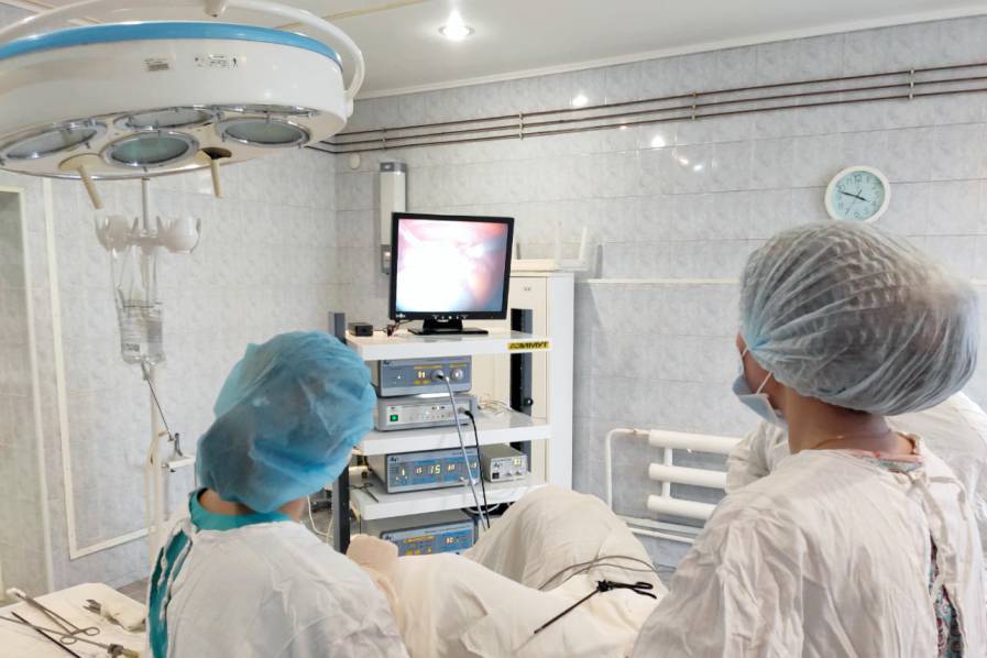 Кемеровские хирурги освоили щадящие операции без разреза брюшной стенки