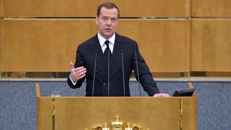 Медведев назвал инфляцию в 3,8 процента самой низкой за всю историю РФ