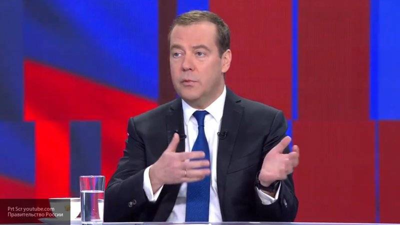 Медведев заявил о выделении из ФНБ триллиона рублей на развитие российской экономики