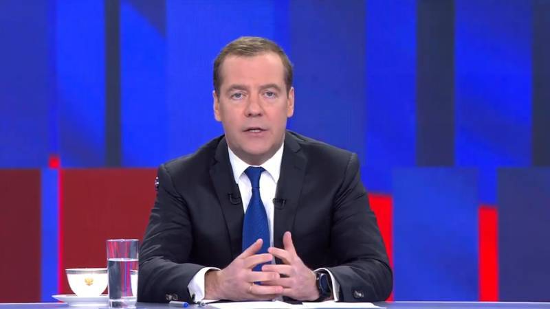 Реальные доходы россиян в 2019 году стали постепенно расти — Медведев