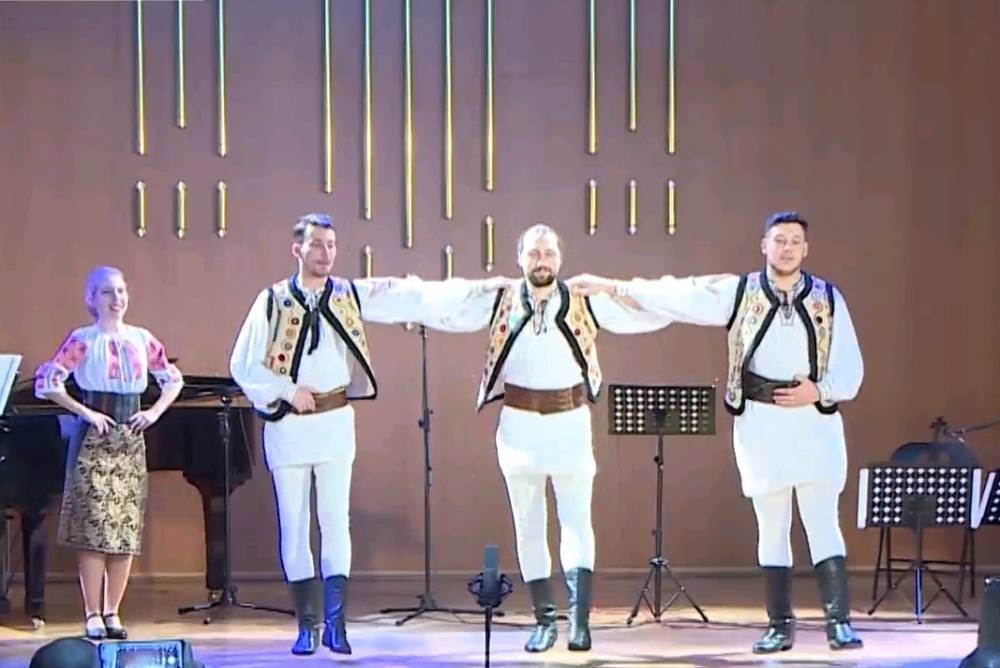 Представители посольства РФ в Душанбе посетили концерт румынских музыкантов