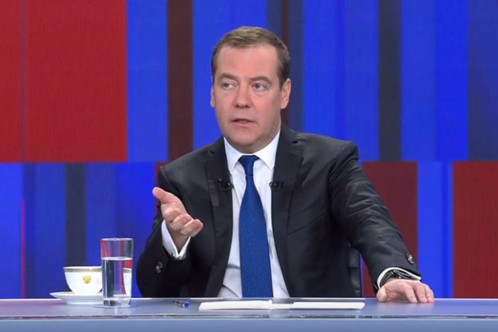 Медведев пообещал израсходовать из ФНБ триллион рублей