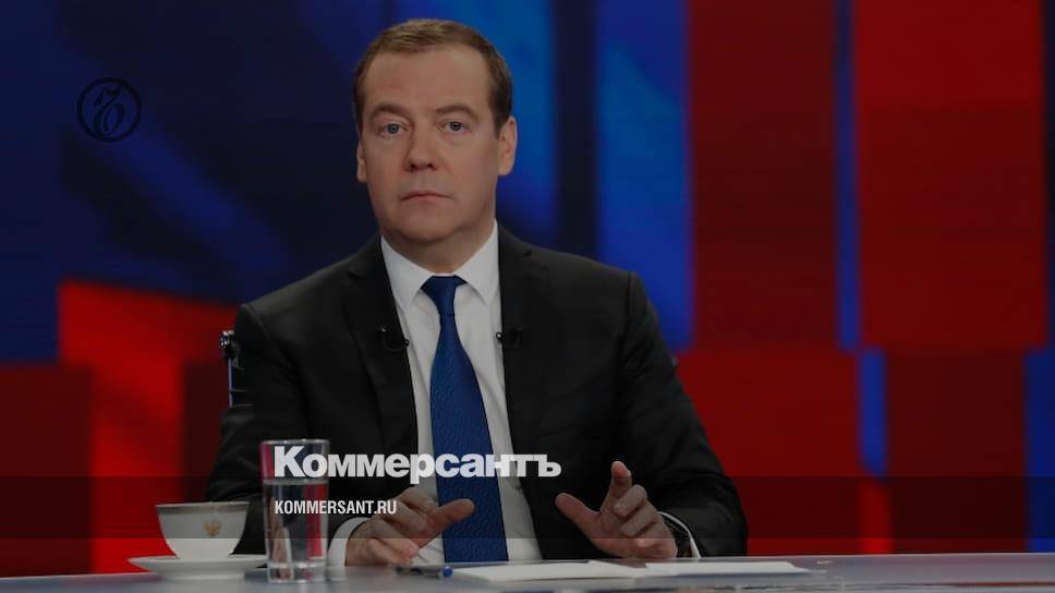 Медведев пообещал не закрывать YouTube