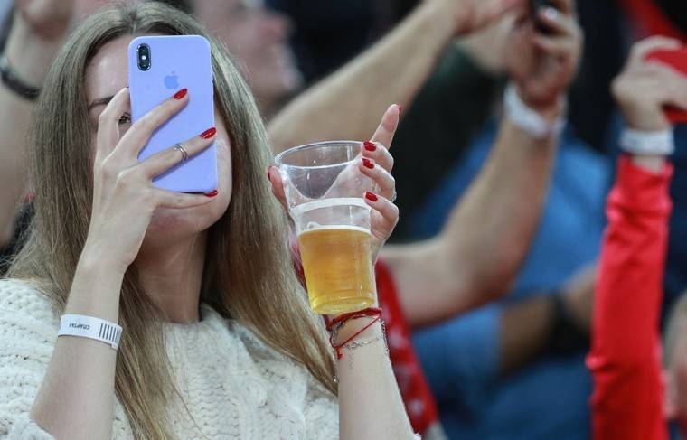 Продажу пива могут вернуть на российские стадионы во время матчей