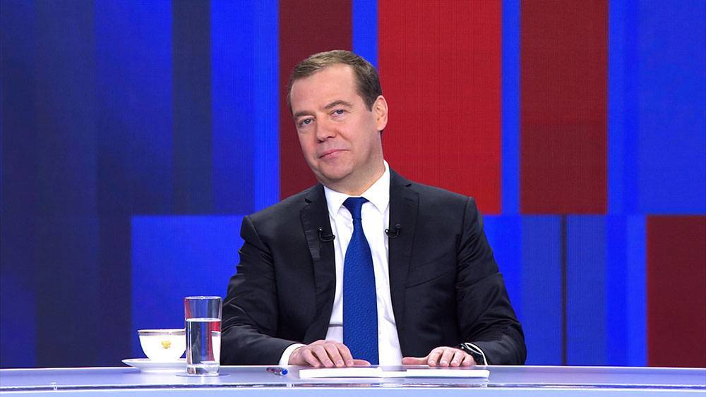 "Прожили нормально и стабильно": Медведев подвел итоги года