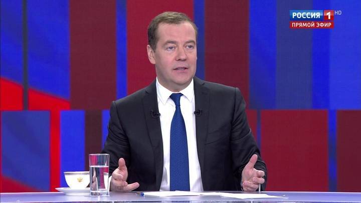 Смена руководства ЕС - шанс для улучшения отношений, считает Медведев