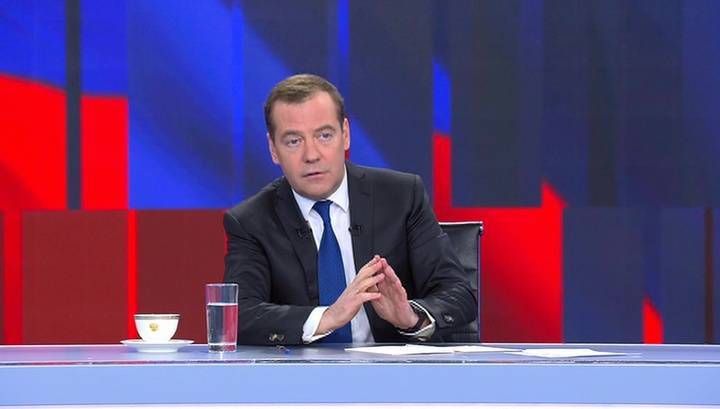 Медведев о Зеленском: очевидно, что он хочет договориться