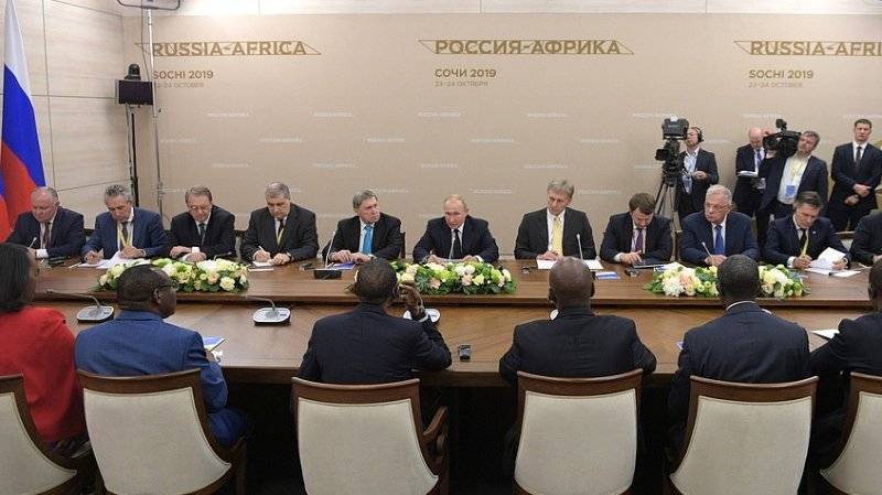 Грабящего Африку Запад злит, что Россия дает Черному континенту порядок и безопасность