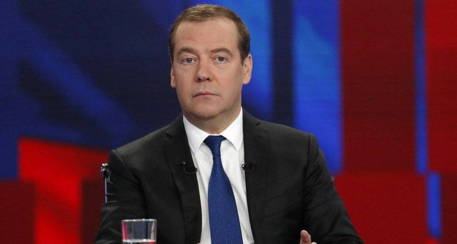 Медведев считает реальной угрозу отключения РФ от глобального интернета