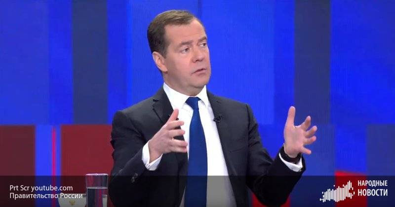 Медведев ответил на вопрос, что бы он изменил по возвращению в 90-е
