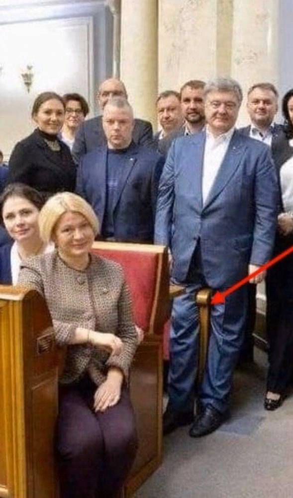 Сеть потешается над новым нелепым фото Порошенко
