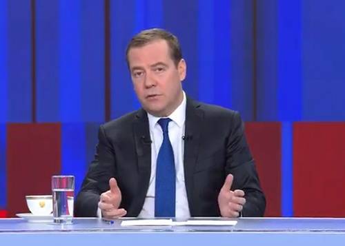 Медведев: "Желтые жилеты" в России могут превратиться в "бунт бессмысленный и беспощадный"