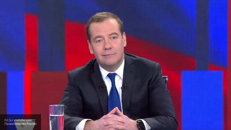 Медведев рассказал о превосходстве интернета над ТВ и рассказал, как узнает новости