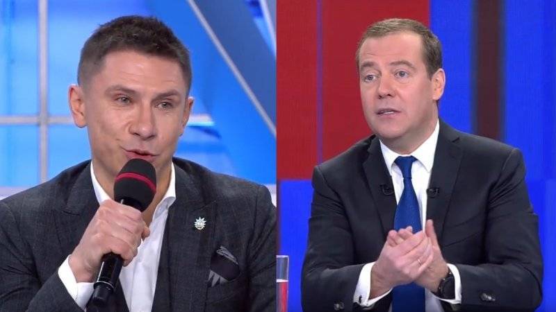 Медведев объяснил, чем новости на телевидении отличаются от информации из интернета