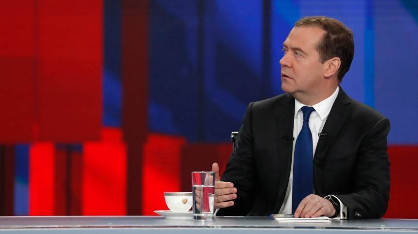 Медведев рассказал о сложных решениях, которые ему приходилось принимать на посту