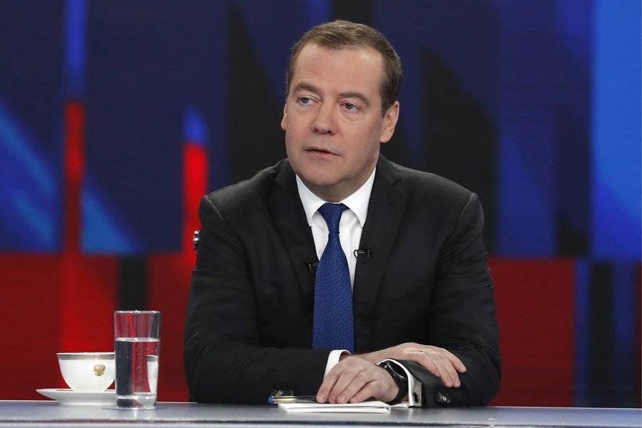 Медведев встретит Новый год в кругу семьи и друзей