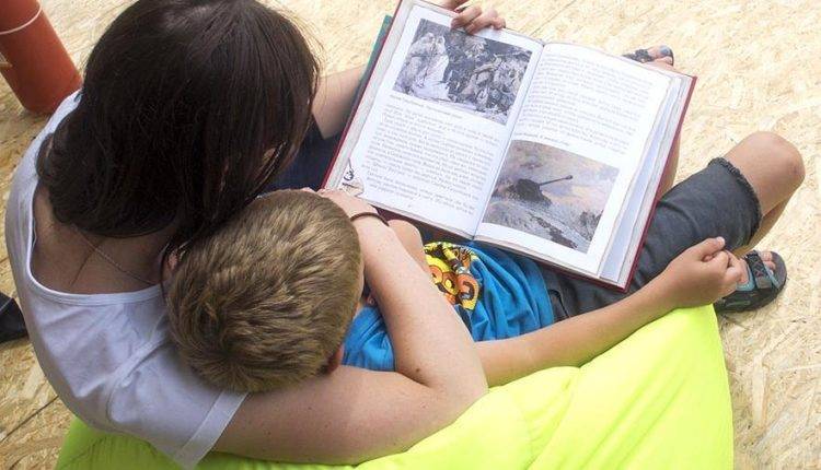 Мединский призвал российских детей читать книги