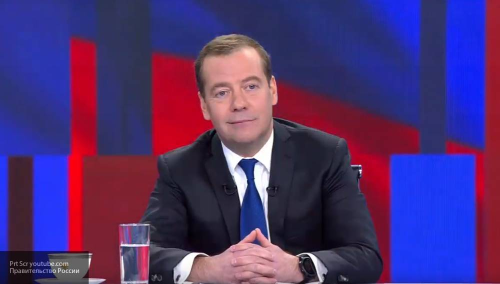 Медведев считает, что нужно делать все, чтобы ученые не уезжали из России