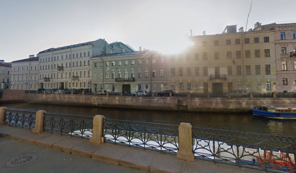 Российский аукционный дом продал комплекс зданий на набережной Мойки за 461 млн рублей