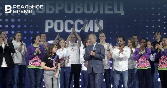 Путин вручил премию жительнице Татарстана за победу в конкурсе «Доброволец России»