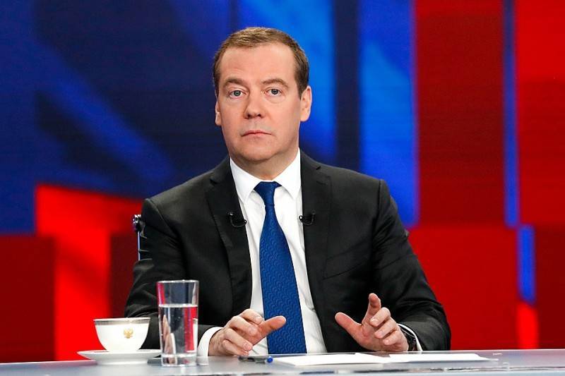 Дмитрий Медведев: о доходах россиян, лекарствах, митингах и возвращении в СССР