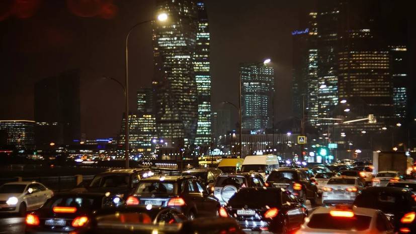 В ЦОДД призвали водителей в Москве отказаться от поездок на машине