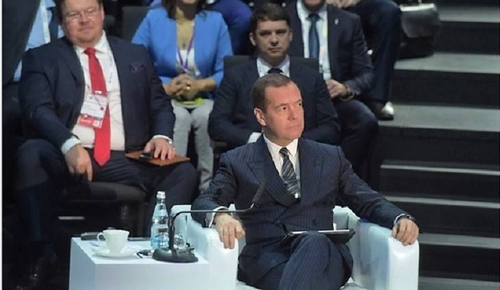 Дмитрий Медведев провёл итоговое интервью