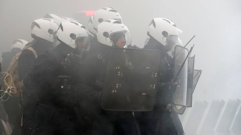 Полиция применила слезоточивый газ против протестующих в Париже