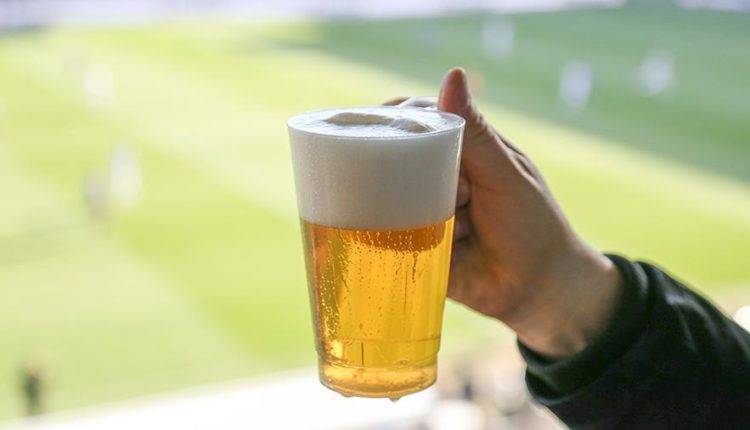 Комитет Госдумы поддержал возвращение пива на стадионы