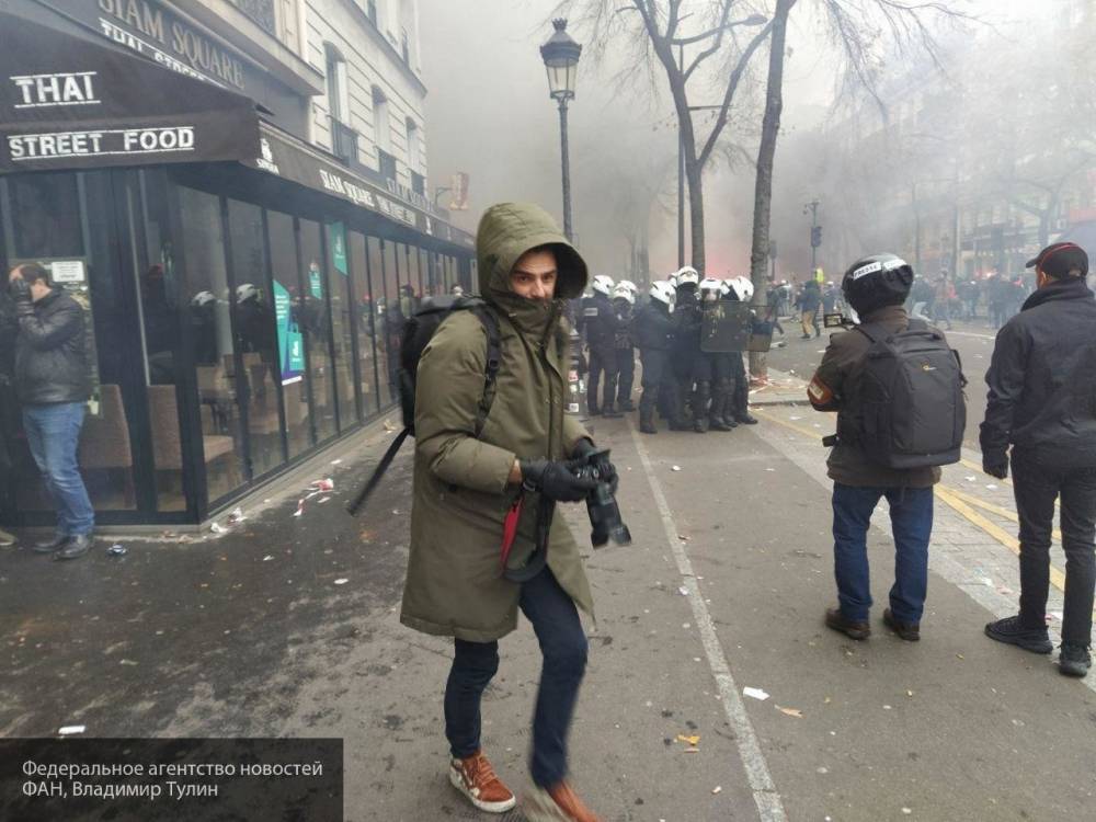 Парижане протестуют против реформ Макрона