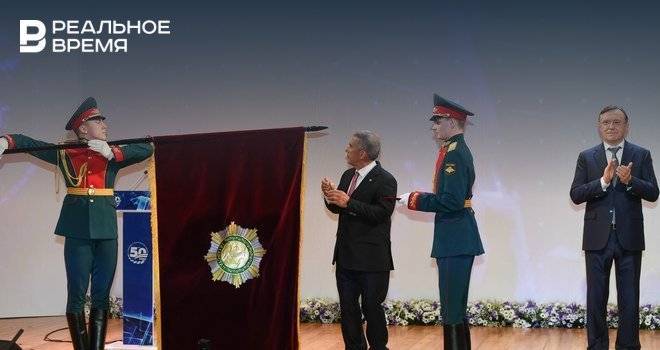 Минниханов наградил коллектив КАМАЗа орденом «За заслуги перед Республикой Татарстан»