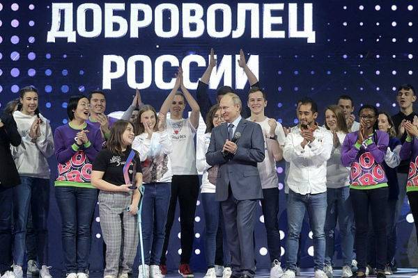 Путин в очередной раз принял участие в новогодней благотворительной акции