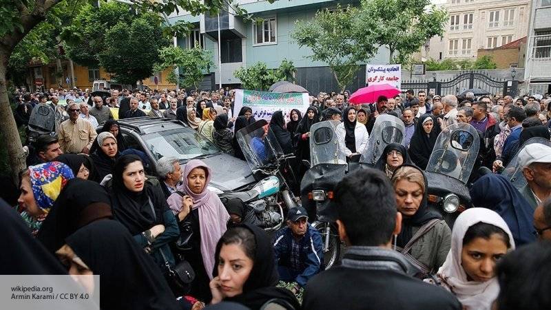 Бензиновые бунты в Иране контролируются иностранцами в онлайн-режиме