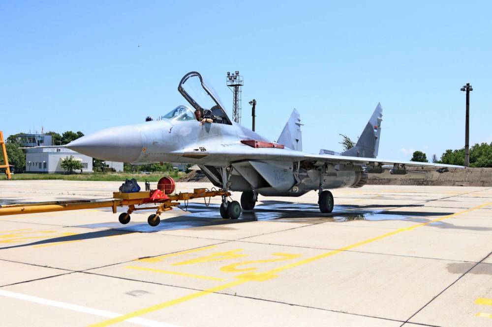 Лётчики ВВС Сербии продолжат бесплатные тренировки в России