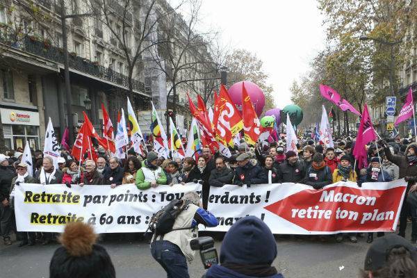 Во Франции началась национальная забастовка из-за повышения пенсионного возраста
