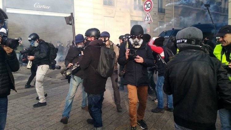 Полиция Франции задержала во время протестов в Париже 90 человек