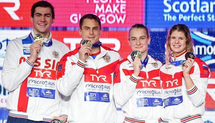 Пловцы РФ с рекордом выиграли смешанную комбинированную эстафету на ЧЕ