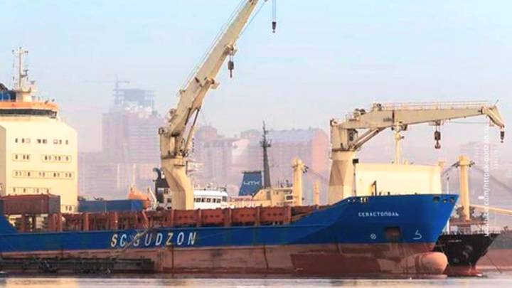 В Сингапуре арестовано российское торговое судно