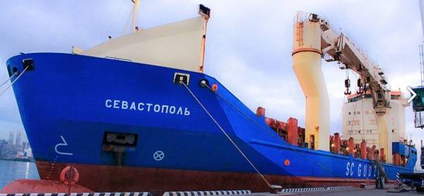 Российское судно "Севастополь" арестовано в Сингапуре из-за санкций США