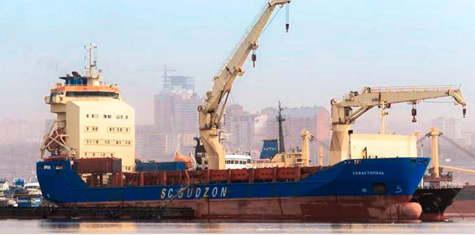 Российское судно арестовали из-за американских санкций в Сингапуре