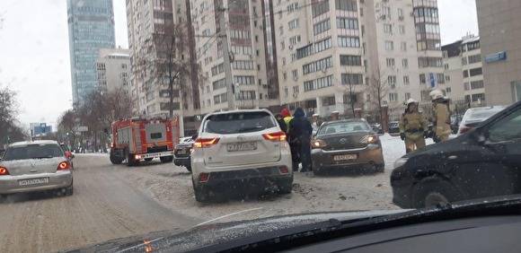 В центре Екатеринбурга из-за ДТП остановилось движение троллейбусов