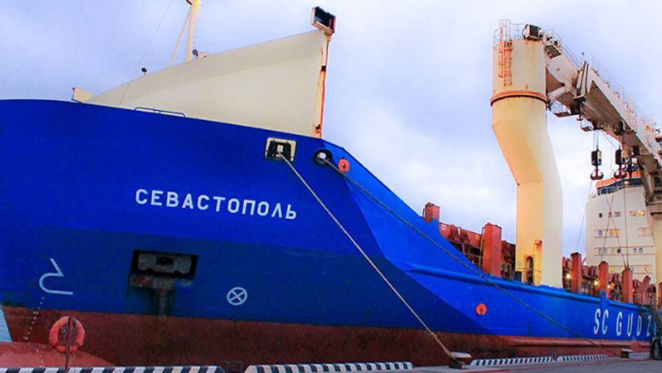 Власти Сингапура арестовали за долги попавшее под санкции российское судно "Севастополь"