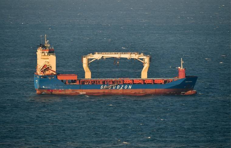 Посольство РФ в Сингапуре окажет помощь морякам с задержанного судна